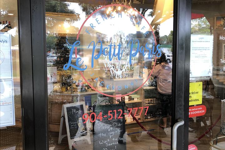 Pet Friendly Le Petit Paris Cafe