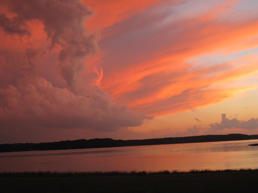 Relaxing Caney Lake Escape Pet Policy