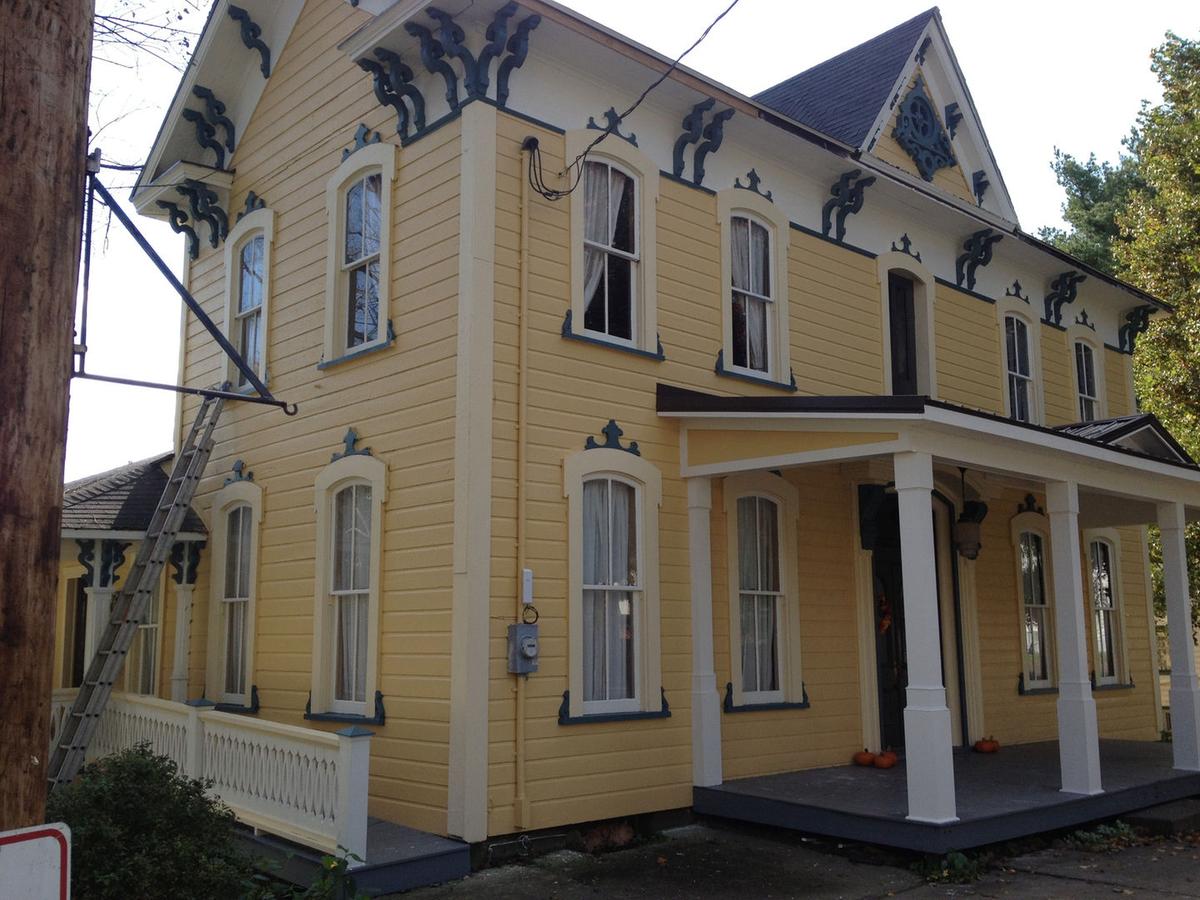 Hazel's House Pet Policy