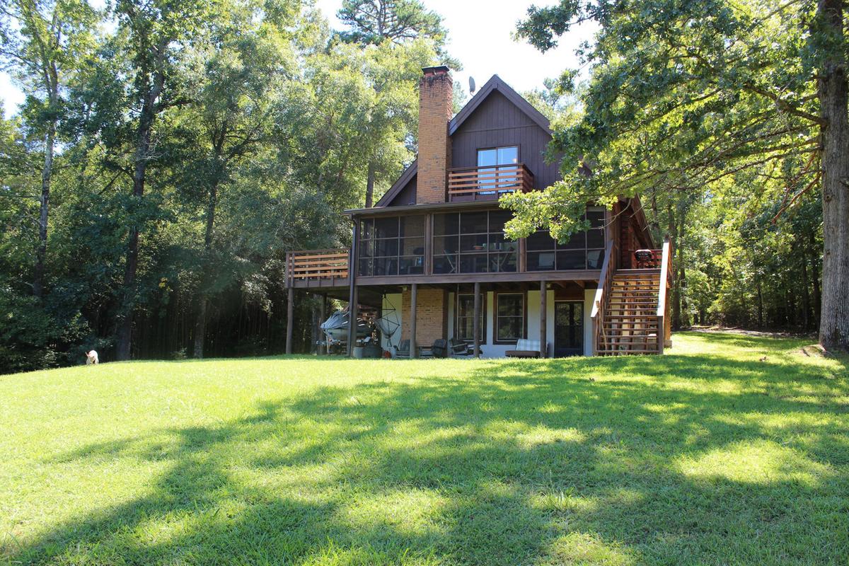 Log Cabin on Lake Oconee Pet Policy