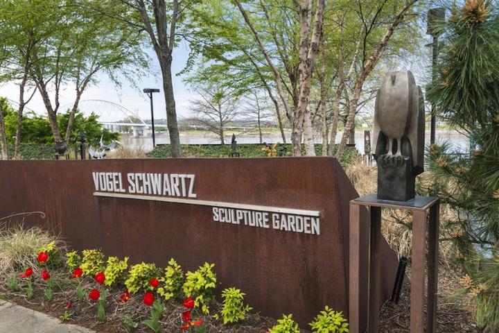 Pet Friendly Vogel Schwartz Sculpture Garden