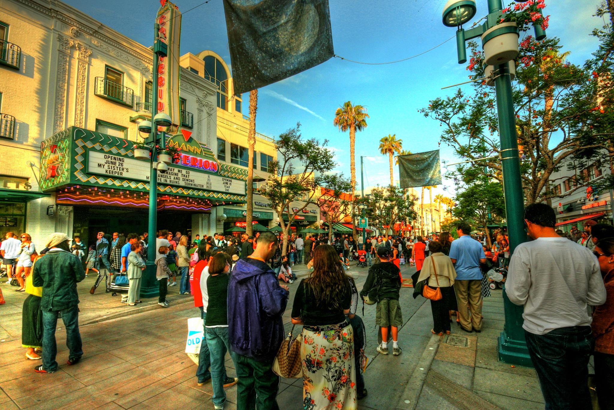 are dogs allowed on 3rd street promenade