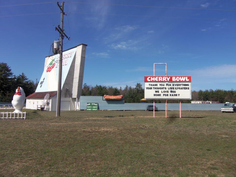 are dogs allowed at the cherry bowl drive in