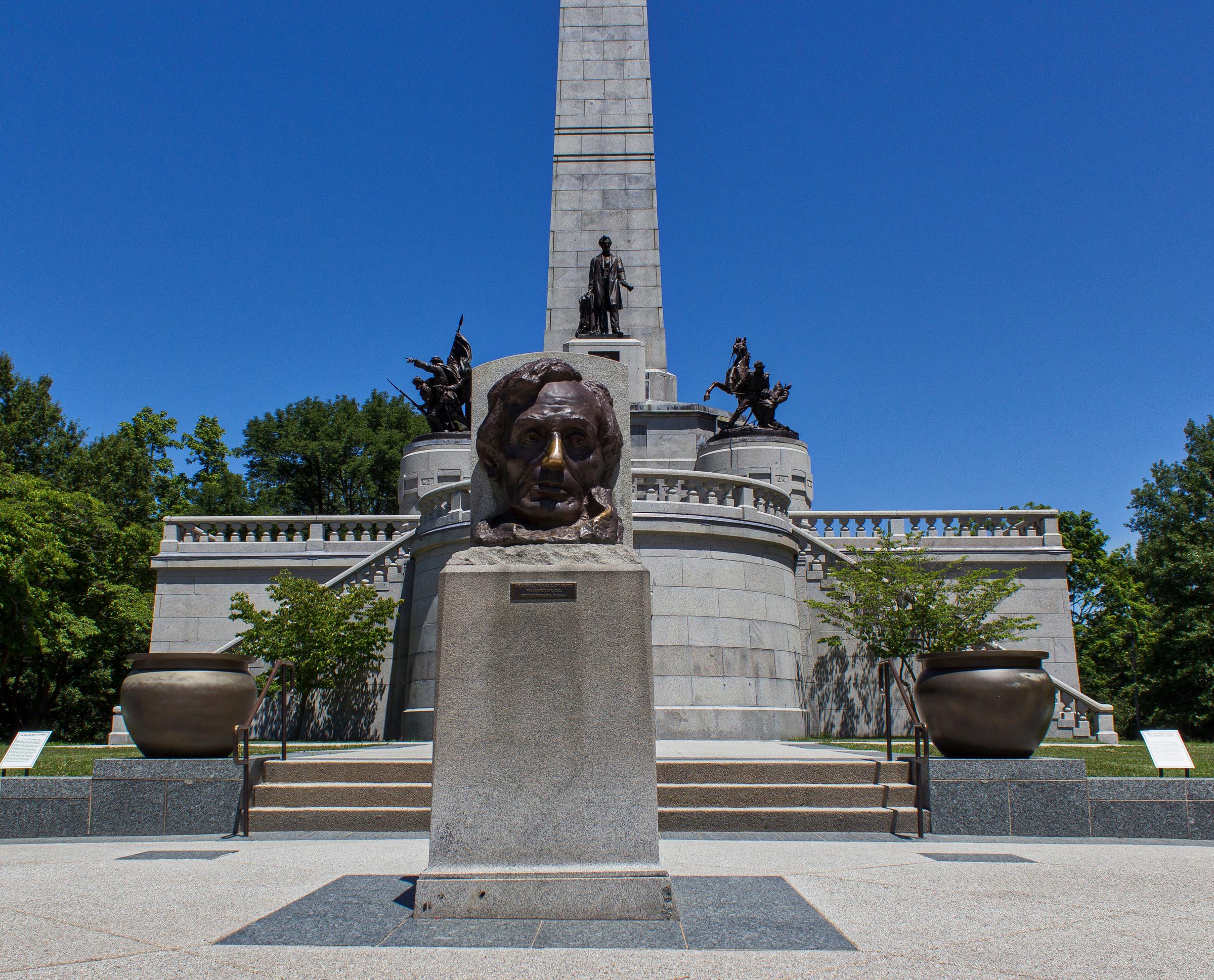 Pet Friendly Lincoln Tomb