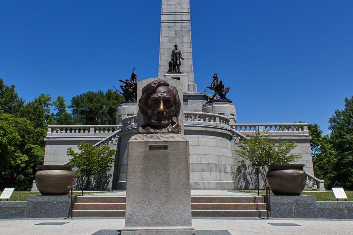 Pet Friendly Lincoln Tomb