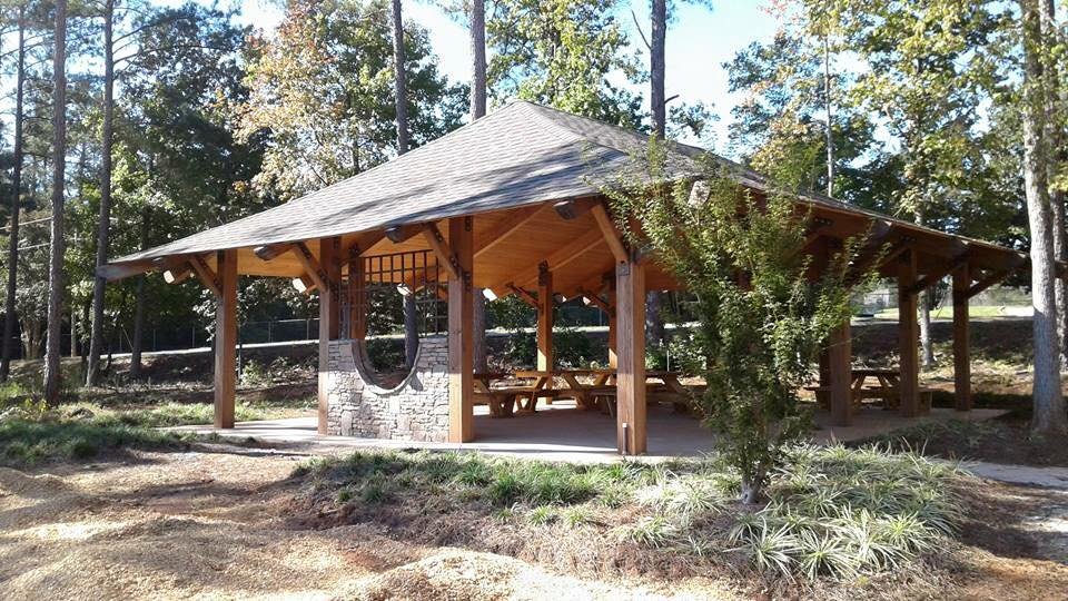 Image of a pet-friendly shade structure at Grace Street Park in Greenwood, SC. Photo by @gracestreetpark.