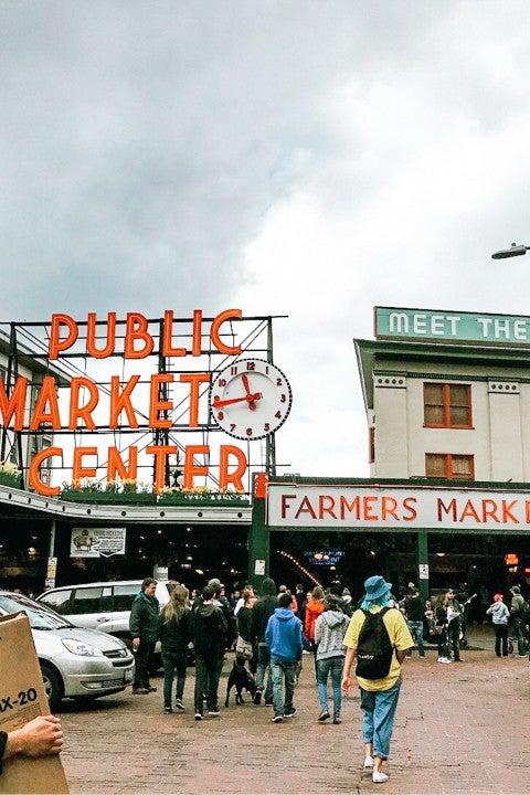 Pet Friendly Photo Shoot in Pike Place Market