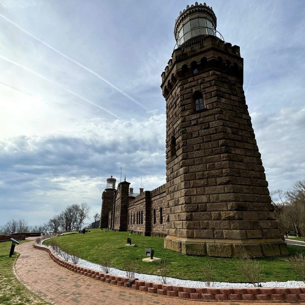 Pet Friendly Twin Lights State Historic Site