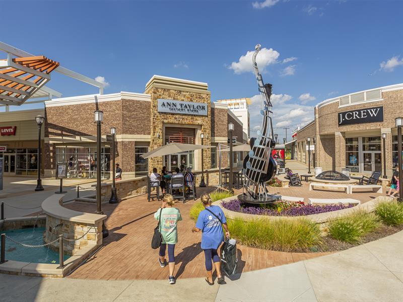 Dog Friendly Shopping in Memphis, TN - BringFido