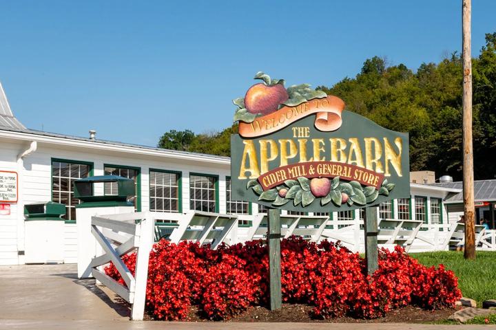Pet Friendly The Apple Barn and Cider Mill