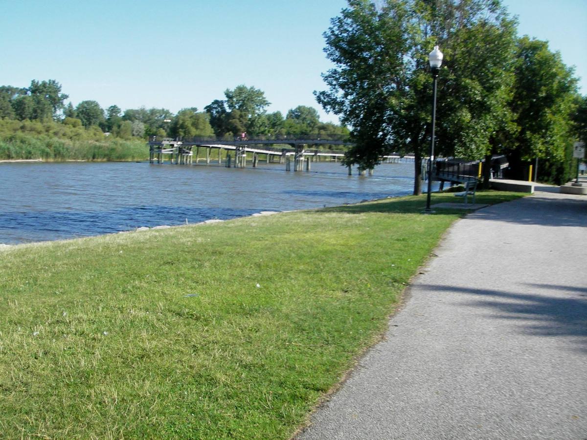 Facilities • Riverwalk/Railtrail Loop