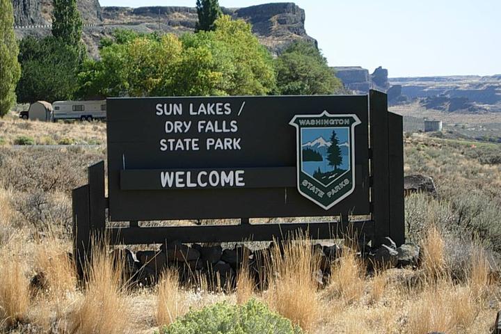 Pet Friendly Sun Lakes-Dry Falls State Park
