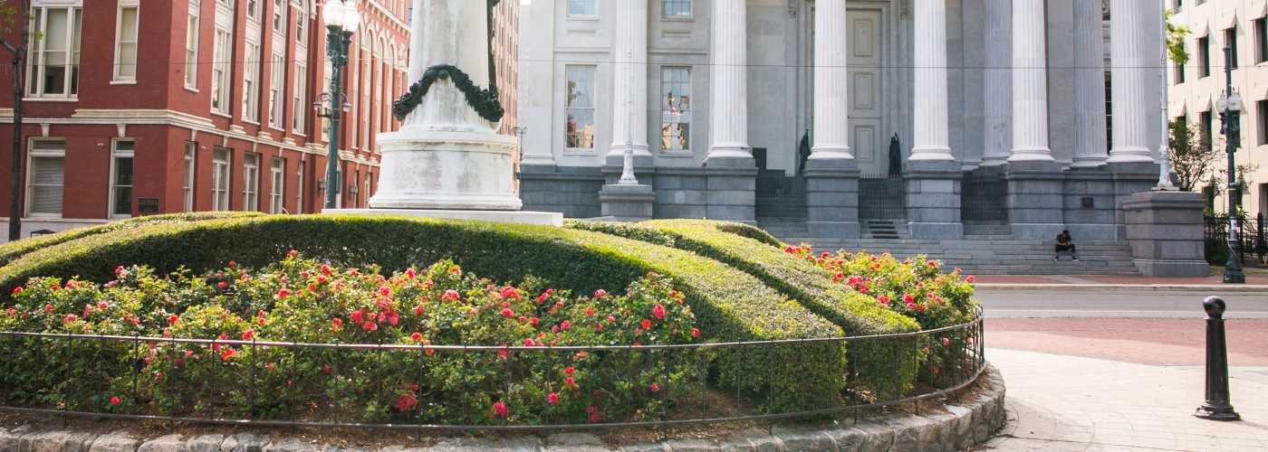 are dogs allowed in lafayette square