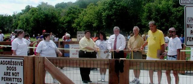 Picture of Kenton County Paw Park, a dog friendly attraction in Covington. Picture of Kenton County Paw Park, a dog friendly attraction in Covington.