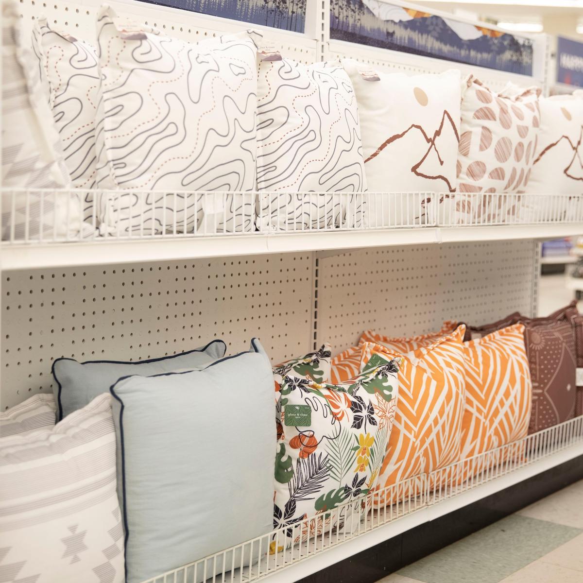 joann fabrics throw pillows