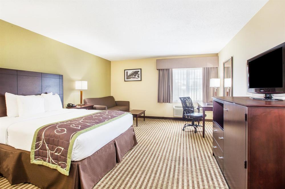 Pet Friendly Hotels In Brewerton Ny Bringfido