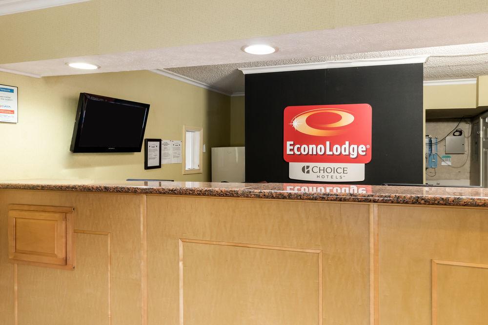 Econo Lodge Huntington Pet Policy
