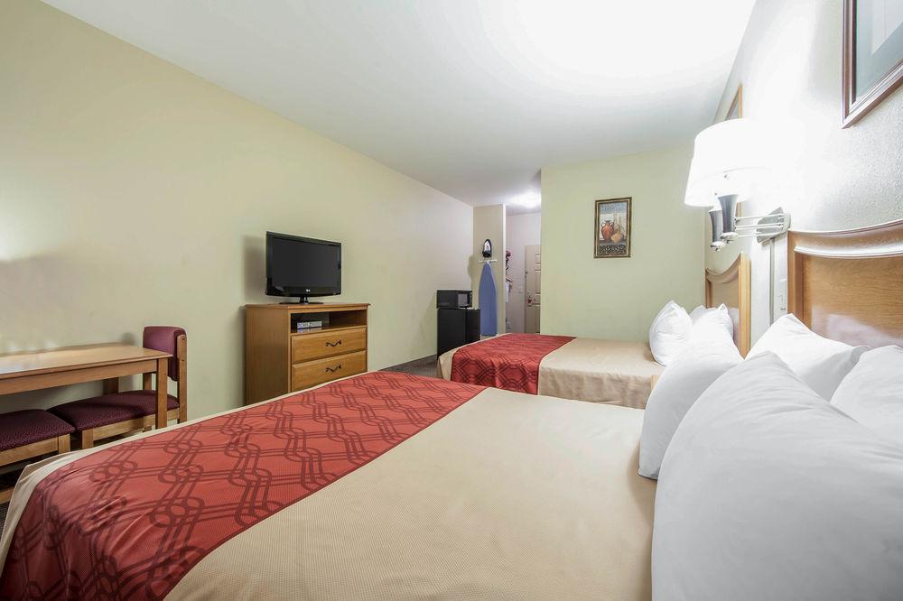 Econo Lodge Inn & Suites Rockmart Pet Policy