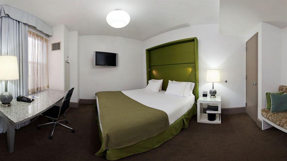 Holiday Inn Express Chicago Magnificent Mile Pet Policy