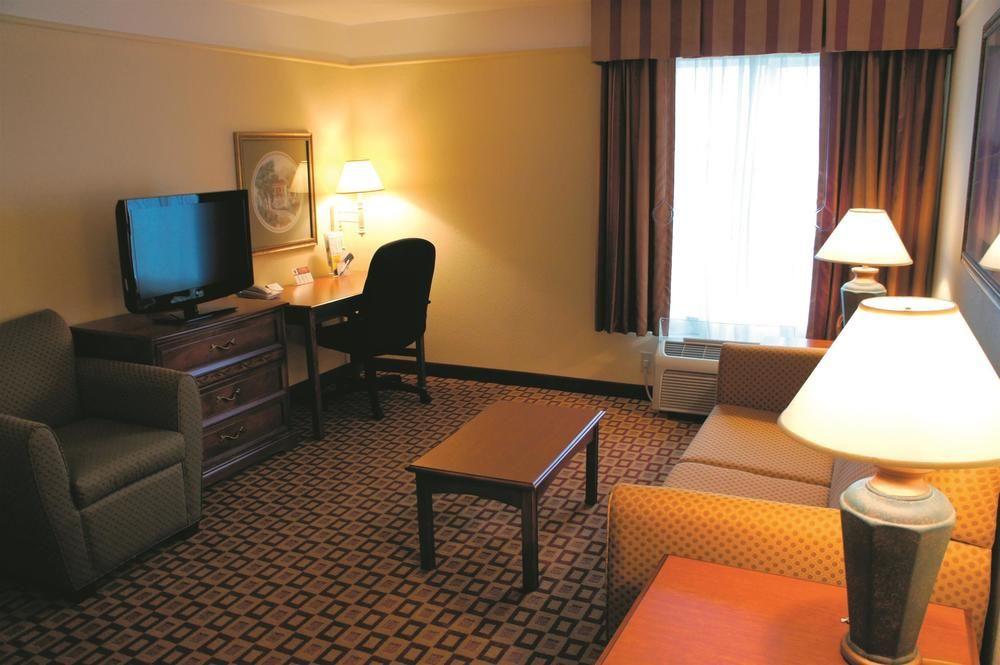 La Quinta Inn Suites Fredericksburg Pet Policy