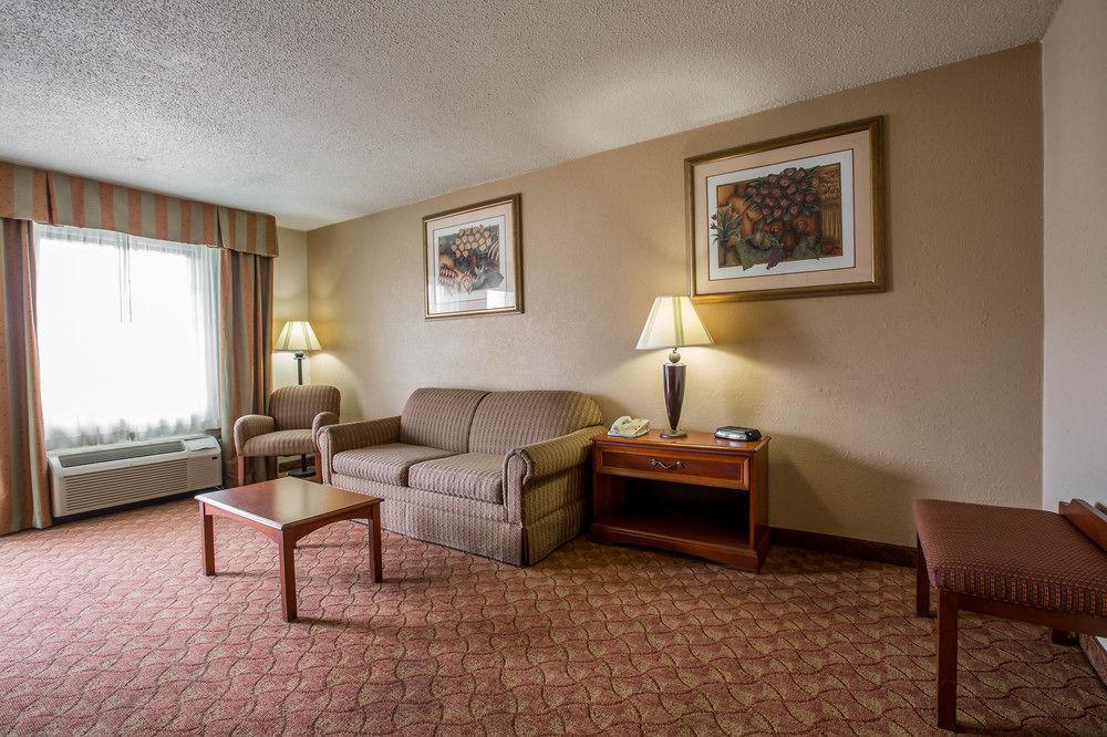 Quality Inn Suites Hanes Mall Pet Policy