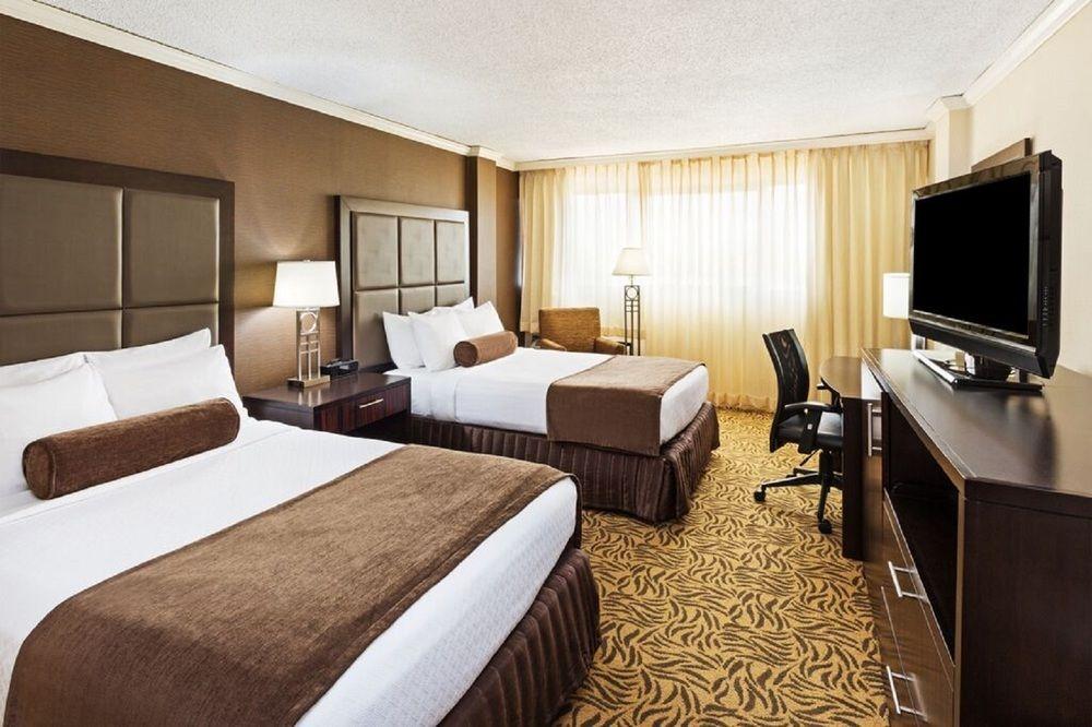 Crowne Plaza Knoxville Downtown University Pet Policy