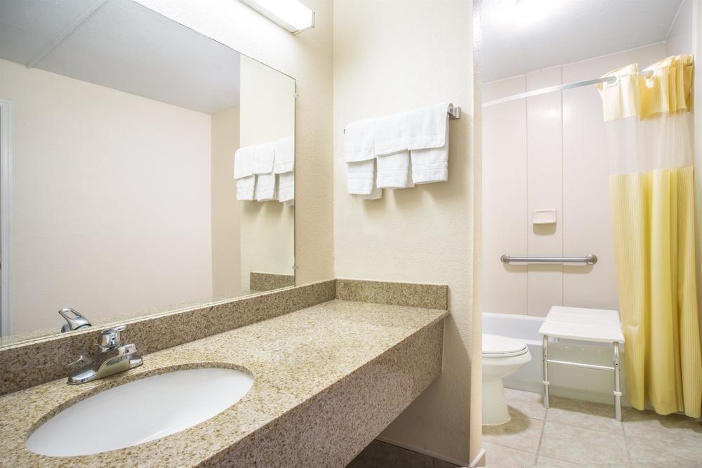 Days Inn Roanoke Airport I 81 Pet Policy