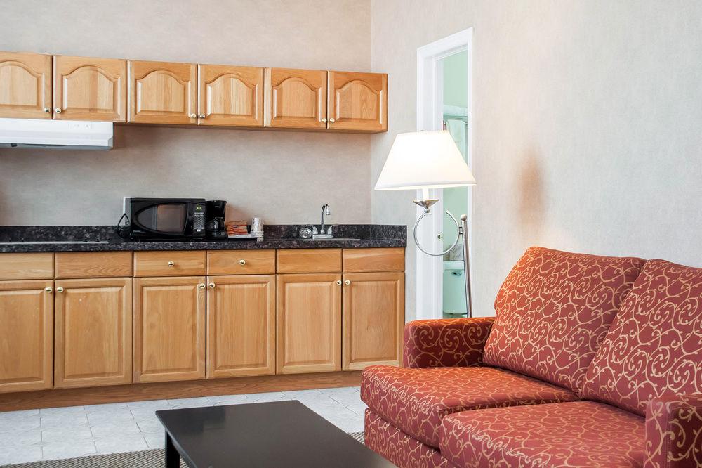 Econo Lodge Woodstock Pet Policy