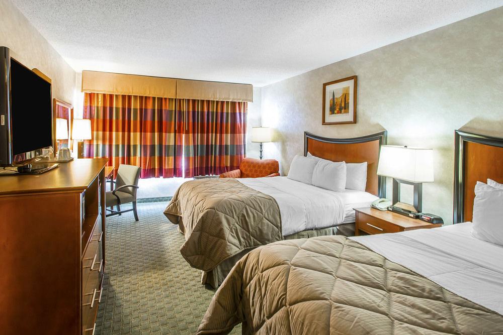 Clarion Hotel and Conference Center Pet Policy