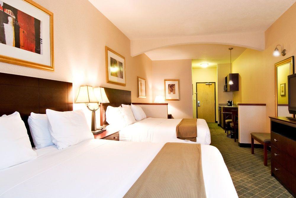 Holiday Inn Express Suites Eugene Springfield East Pet Policy