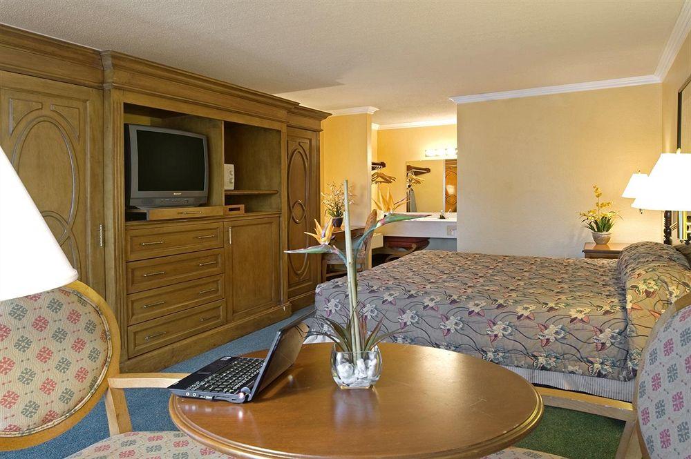 Americas Best Value Inn Suites Pet Policy