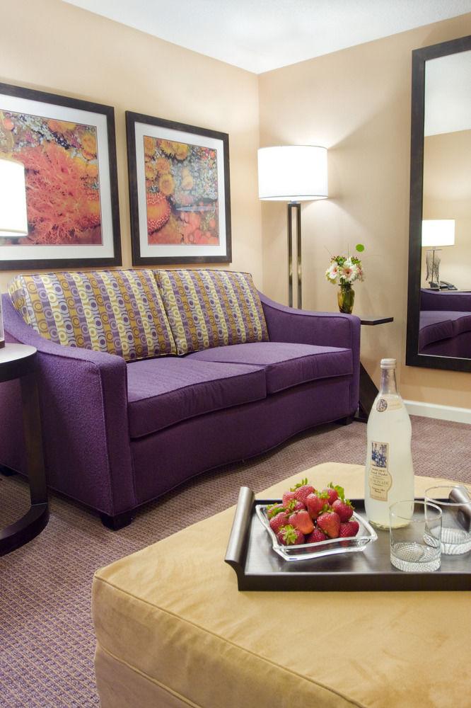 Mariposa Inn and Suites Pet Policy