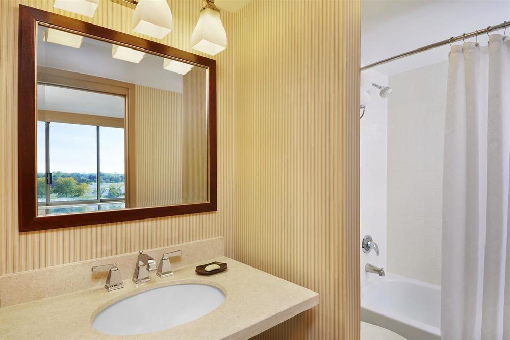 Sheraton Suites Chicago Elk Grove Pet Policy