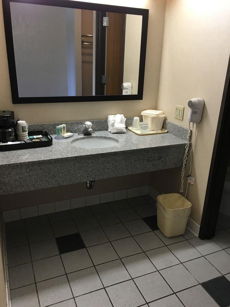 Quality Inn and Suites Port Huron Pet Policy