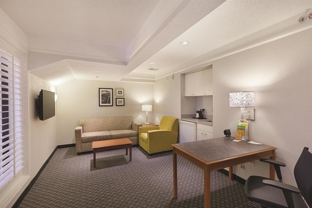Pet Friendly Hotels In Morrisville Nc Bringfido
