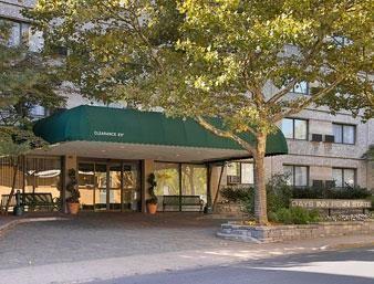 Days Inn Penn State Pet Policy