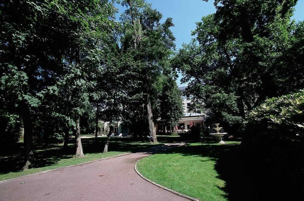 Mercure Royal Fontainebleau 3m Pet Policy