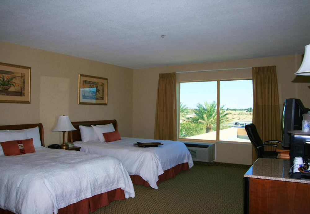 Hampton Inn And Suites Palm Desert Pet Policy
