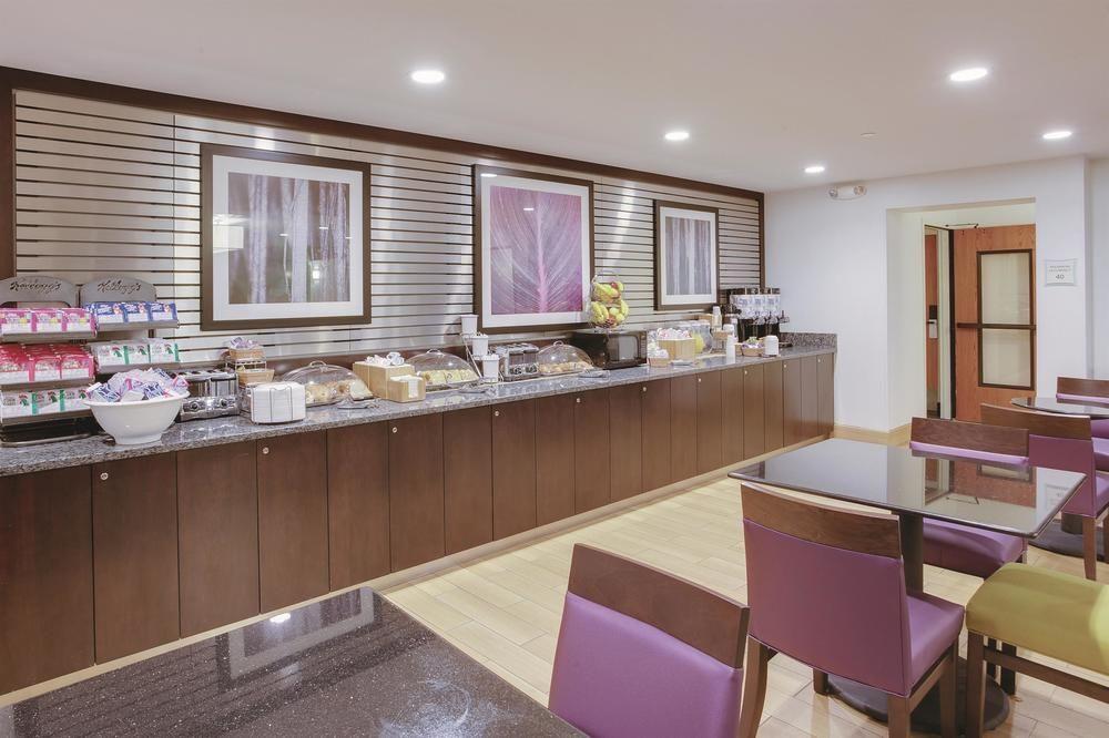 Pet Friendly Hotels In Romulus Mi Bringfido