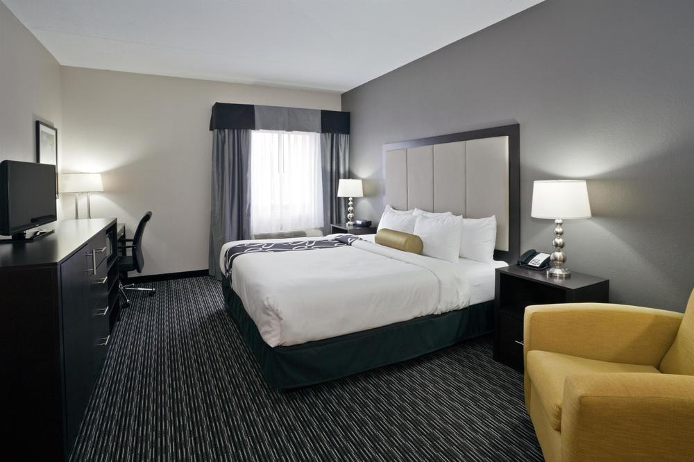 La Quinta Inn Suites Detroit Metro Airport Pet Policy