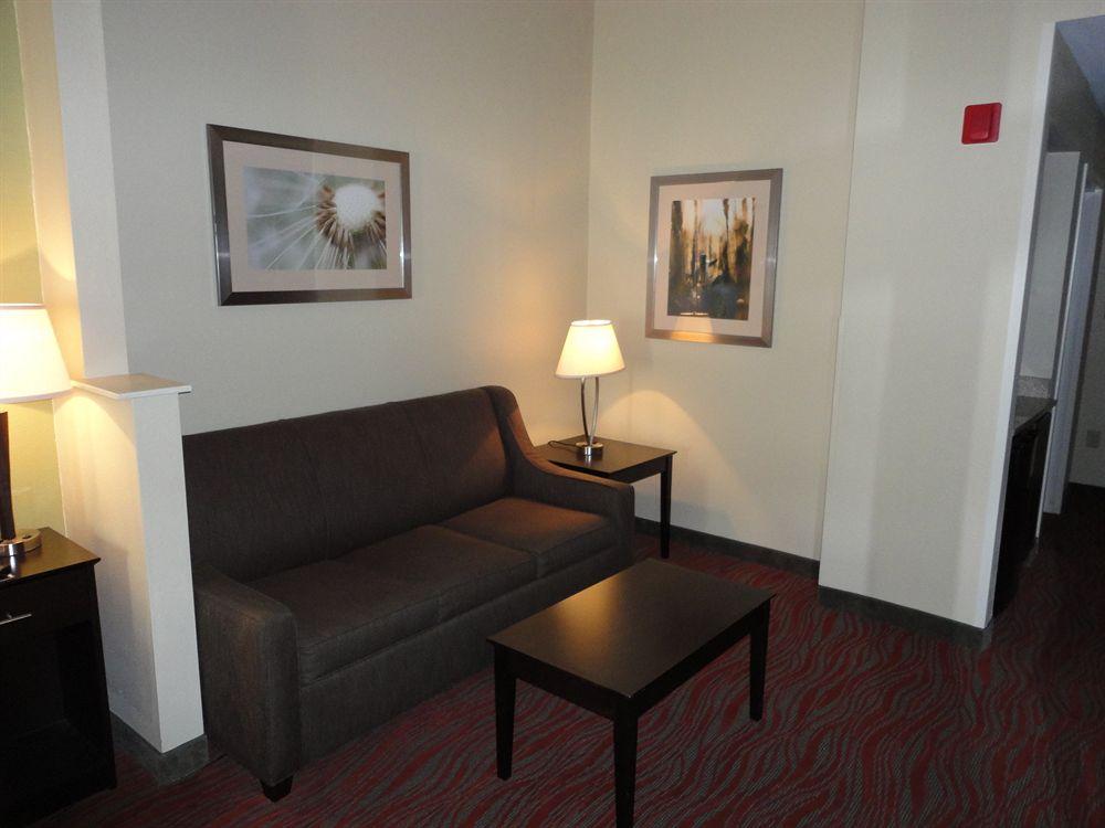 Holiday Inn Express Hotel & Suites Cullman Pet Policy