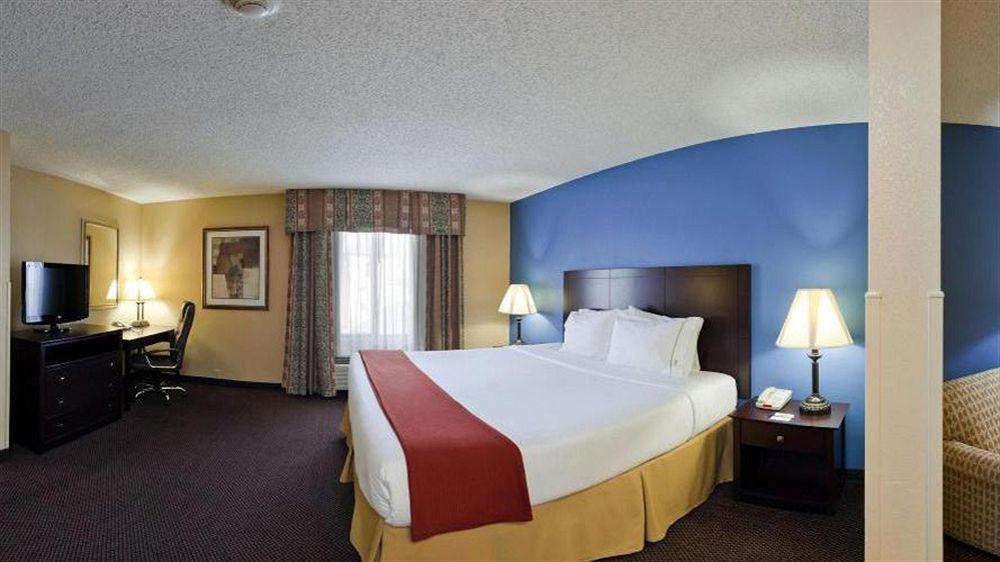 Holiday Inn Express Tulsa Pet Policy