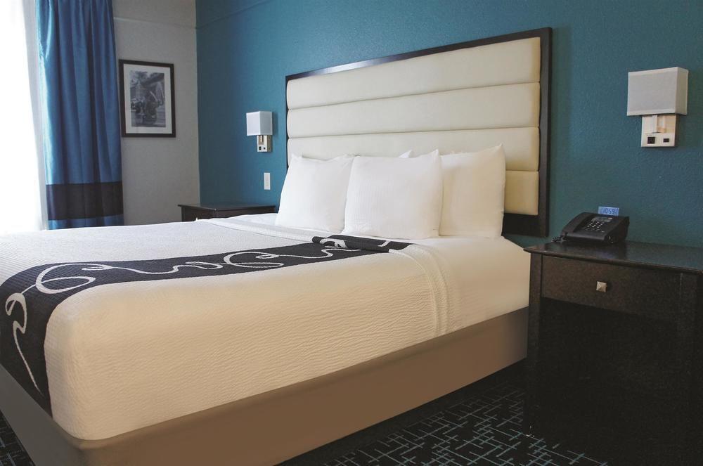 Pet Friendly Hotels In Kansas City Mo Bringfido