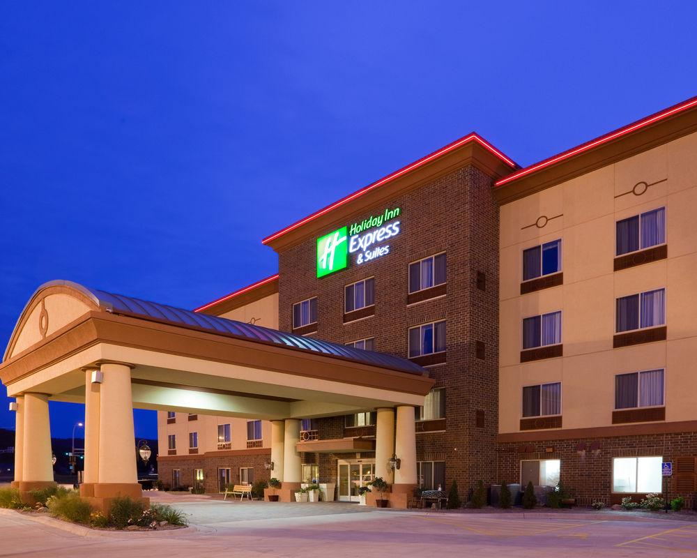 Holiday Inn Express Hotel Suites Winona Pet Policy