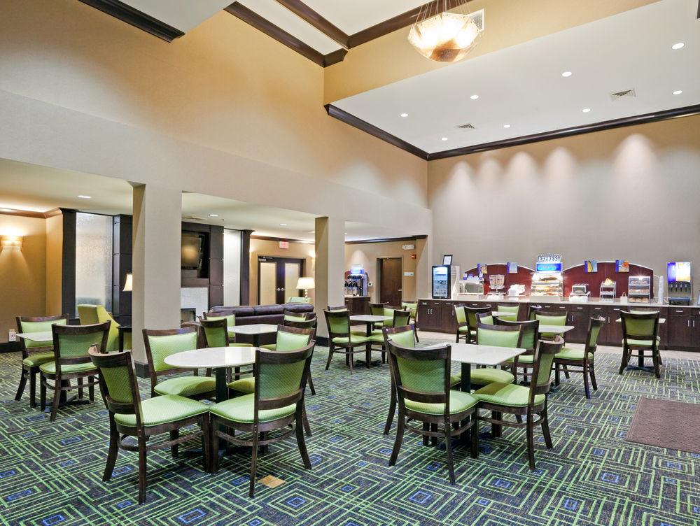 Holiday Inn Express Hotel & Suites Opelika Auburn Pet Policy