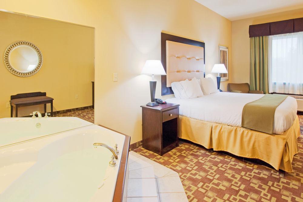 Holiday Inn Express Hotel Suites Foley Pet Policy