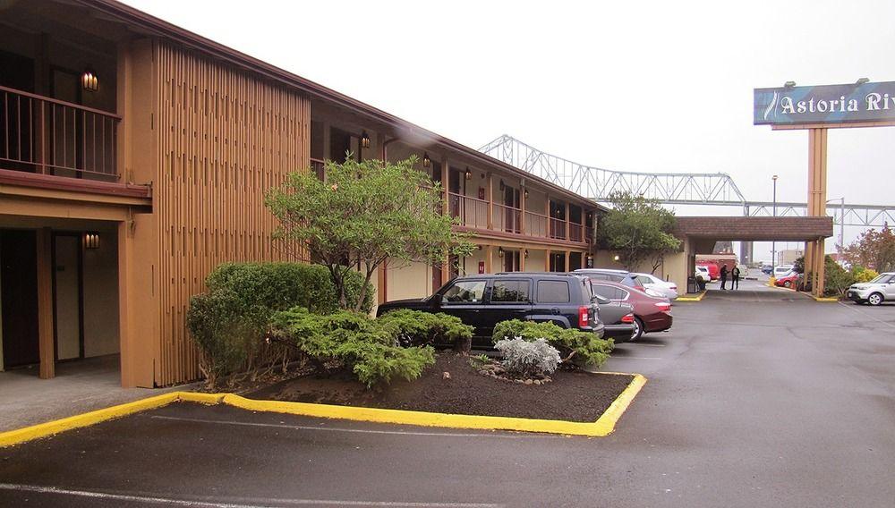 Astoria Riverwalk Inn Pet Policy