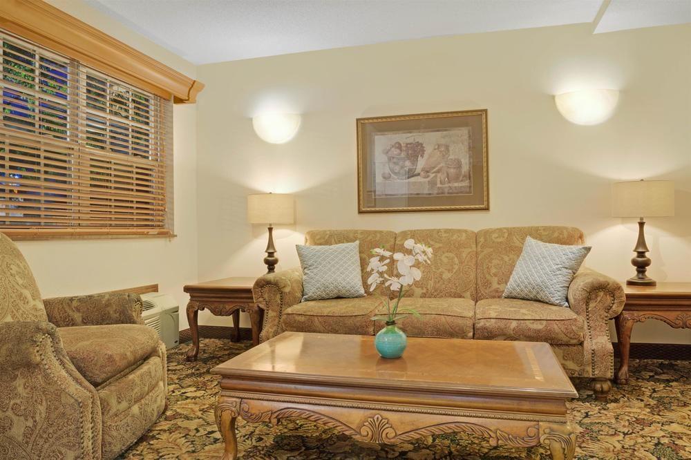 Microtel Inn & Suites by Wyndham Eagan Pet Policy