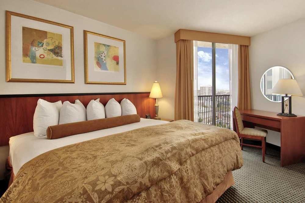 Embassy Suites Philadelphia Center City Pet Policy