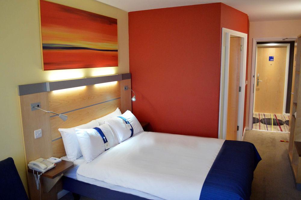 Holiday Inn Express Dundee Pet Policy
